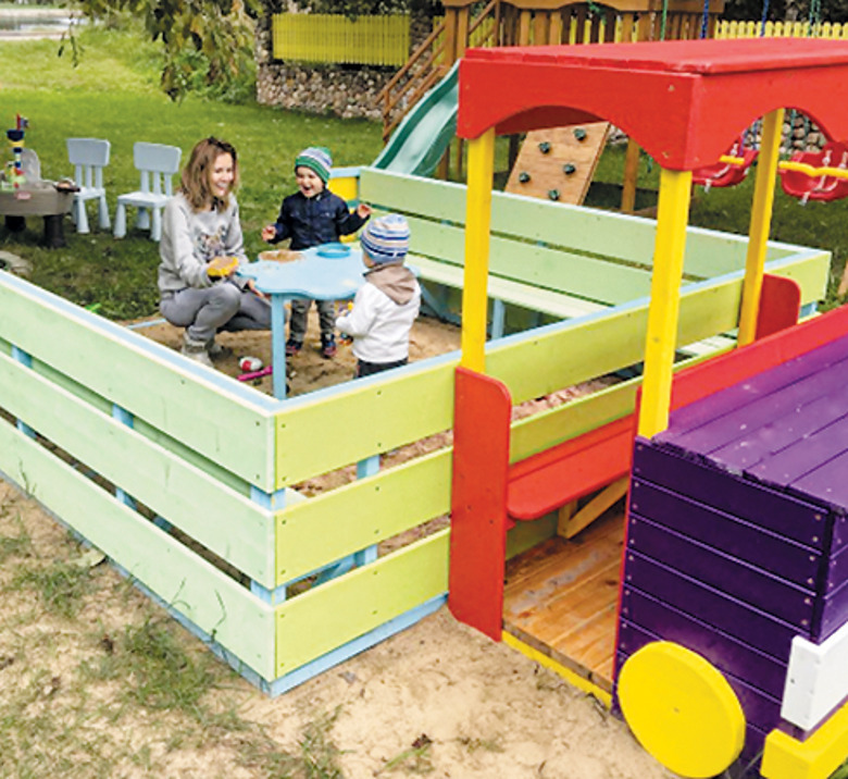 Мария Кожевникова с детьми