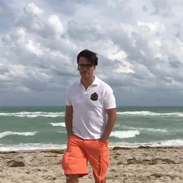 Максим Галкин улетел в Америку