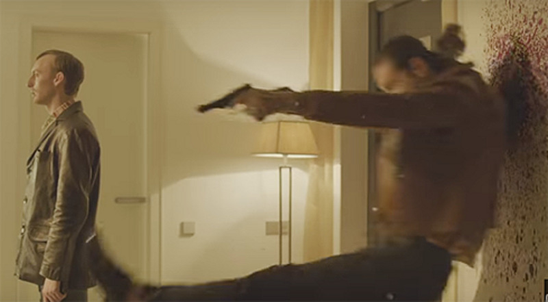 Клип снят в кровавой тарантиновской стилистике