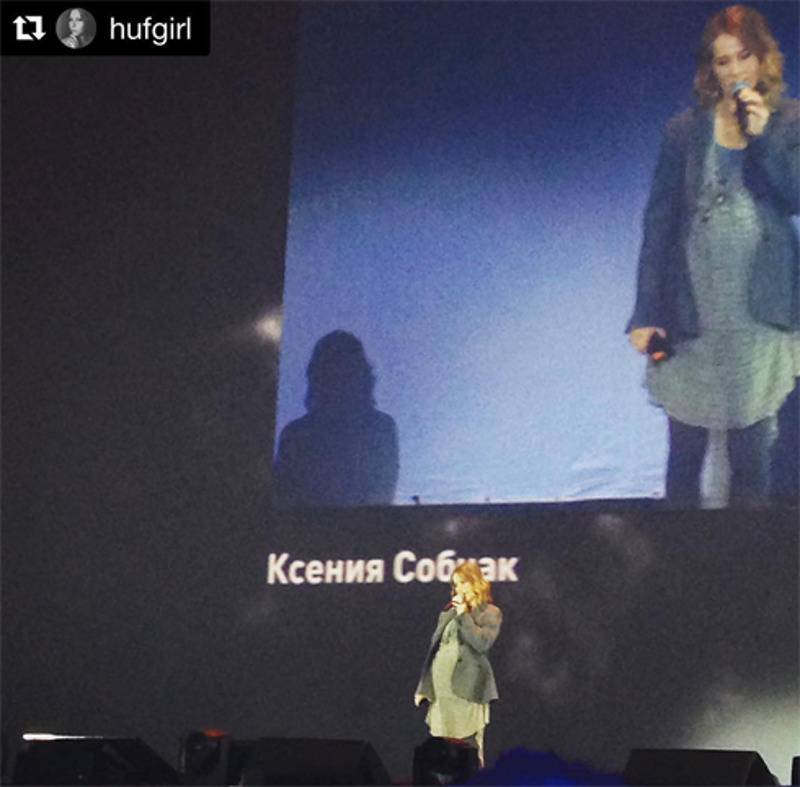 Даже на большом сроке беременности Ксения ведет светскую жизнь