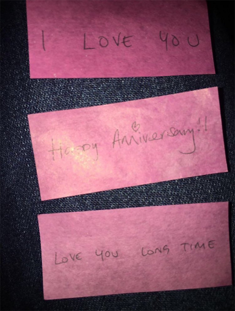 На каждой бумажке Саймон Конеки написал признание в любви