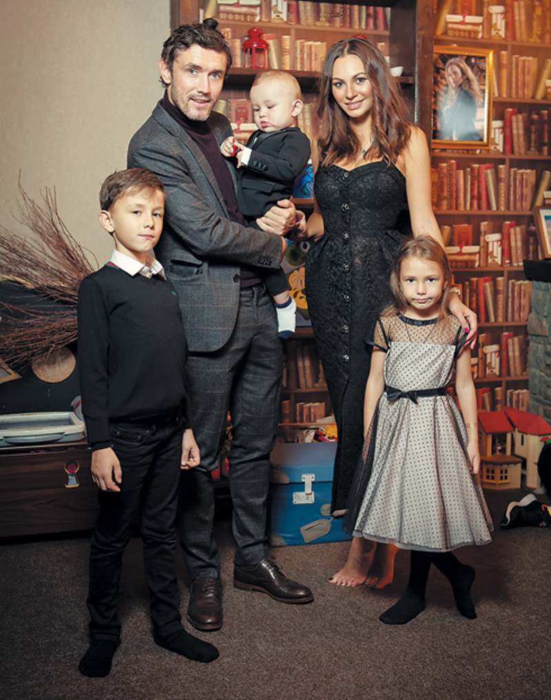 День рождения Данечки отмечали два дня: сначала дома, по-семейному, а потом в ресторане с друзьями