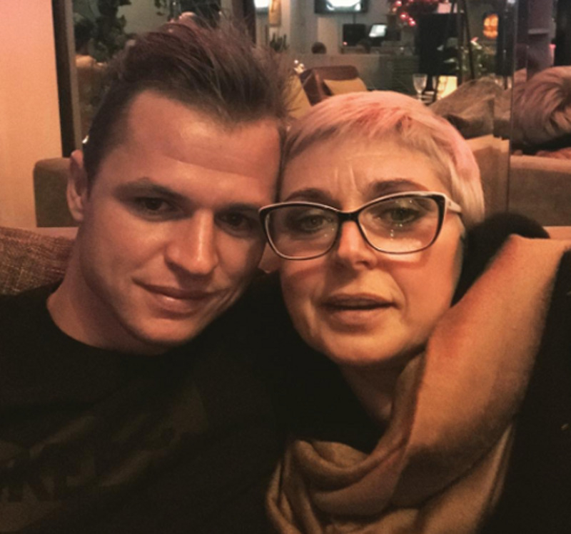 Футболист со своей мамой