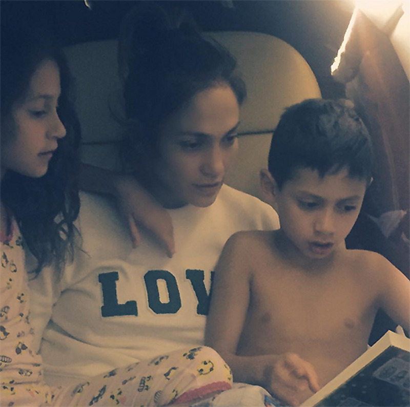 Джей Ло с детьми