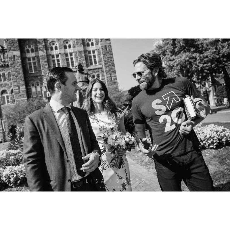 Брэдли Купер случайно оказался на свадьбе своих друзей, где поймал букет невесты