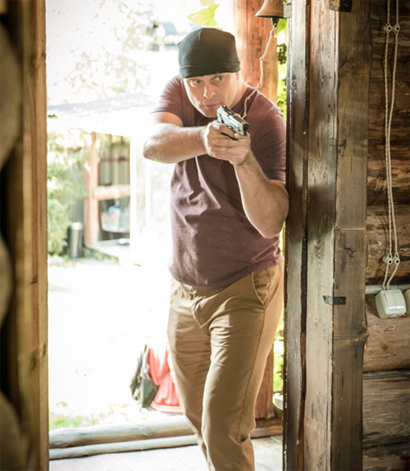 Александр Носик не смог побриться наголо для новой роли