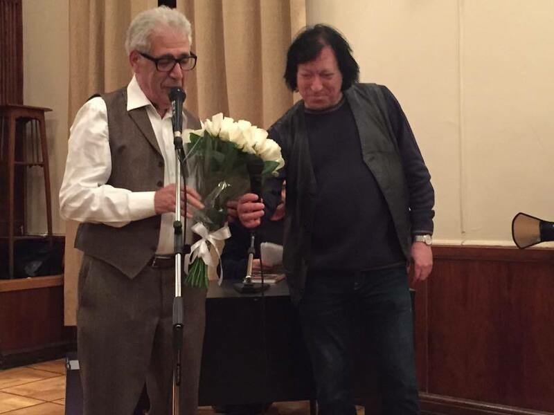 Именинник получил много цветов и подарков