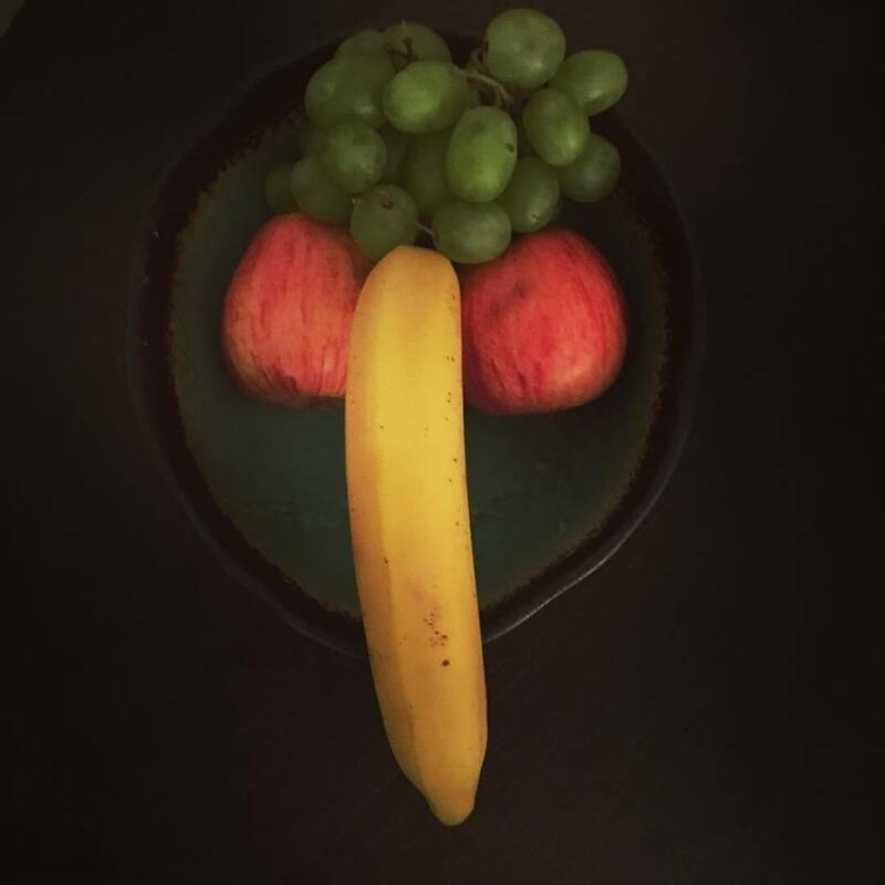 Актриса любит раскладывать фрукты в виде фаллоса