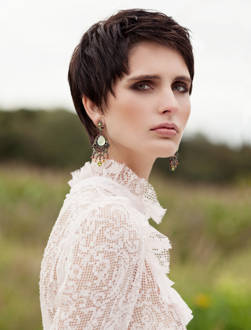 Блуза, WINCS; серьги, ювелирный Дом «ДЖЕЙ ВИ» 