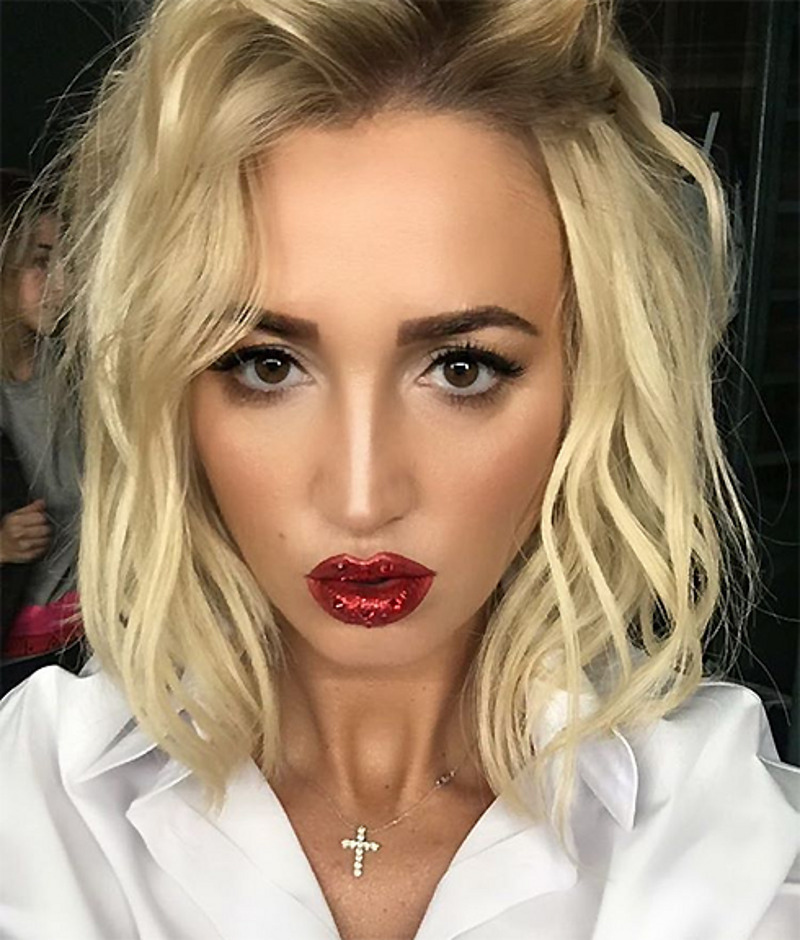 Поклонники уверены, что Бузова увеличила себе губы