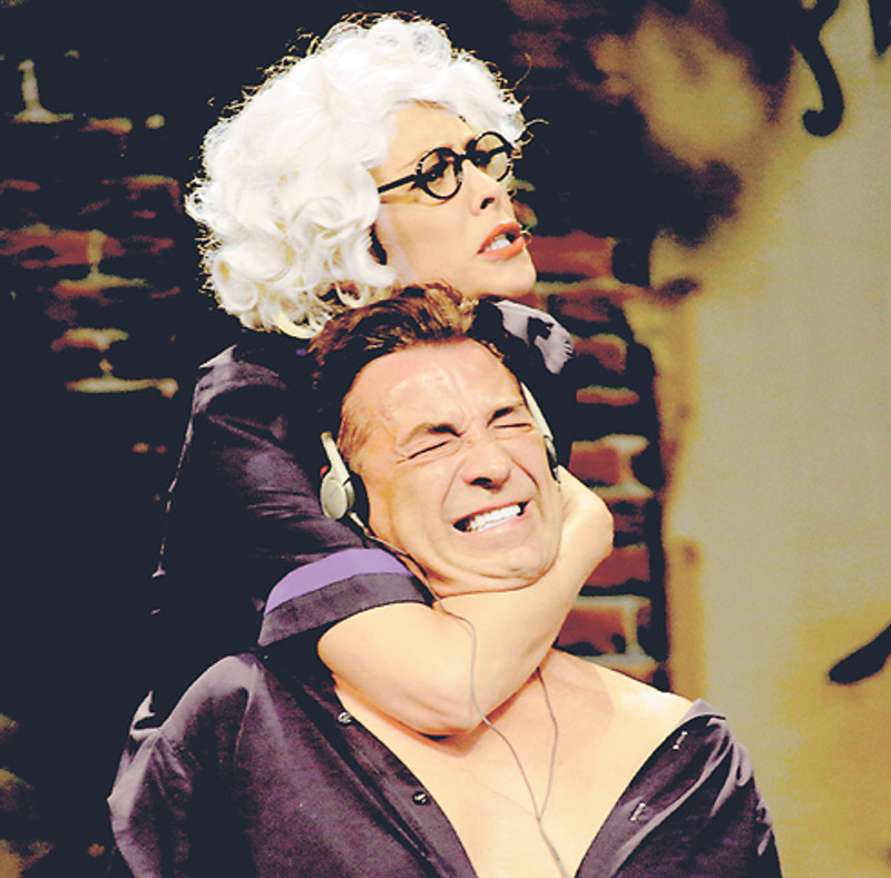 После долгого перерыва Екатерина вернулась на театральные подмостки со спектаклем «Царский подарок»