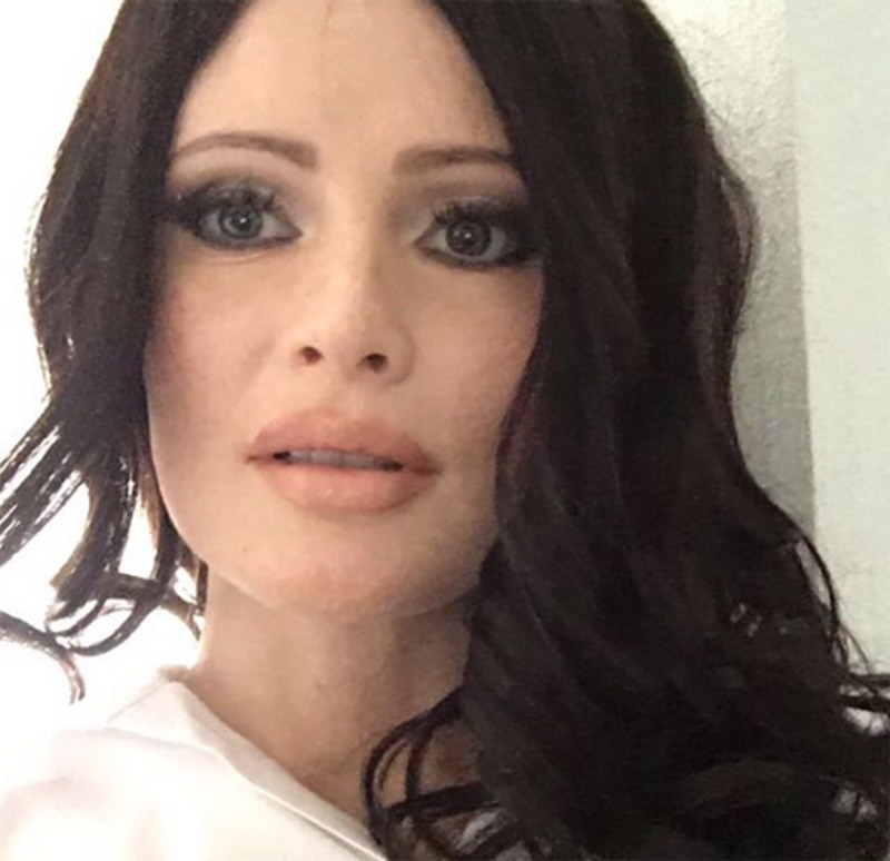 Дана стала брюнеткой 