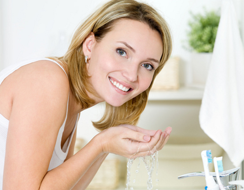 Как правильно очищать лицо?