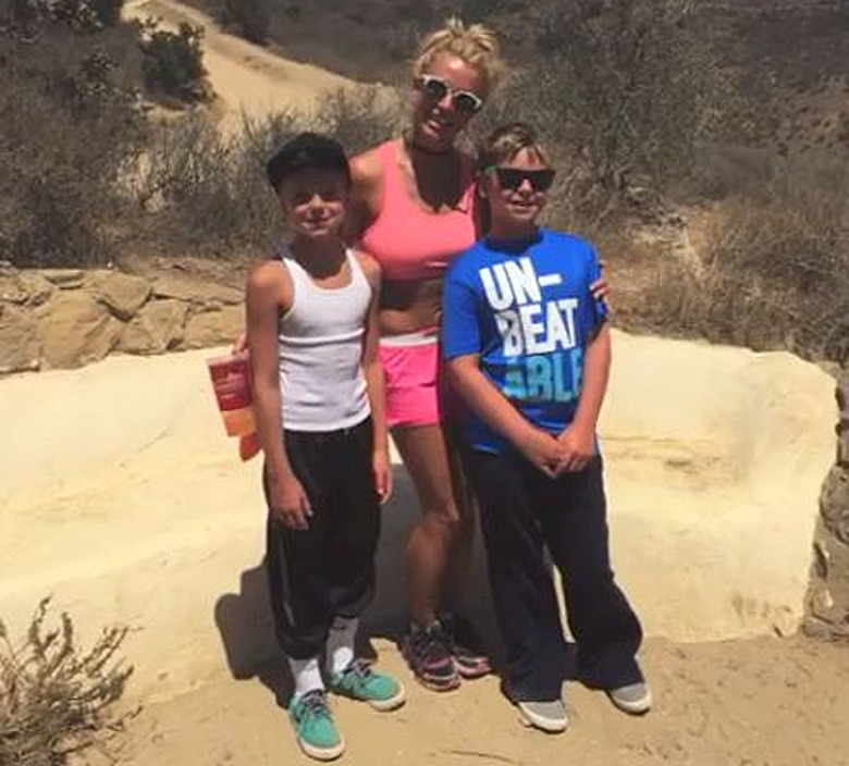 Бритни Спирс с сыновьями Шоном и Джейденом