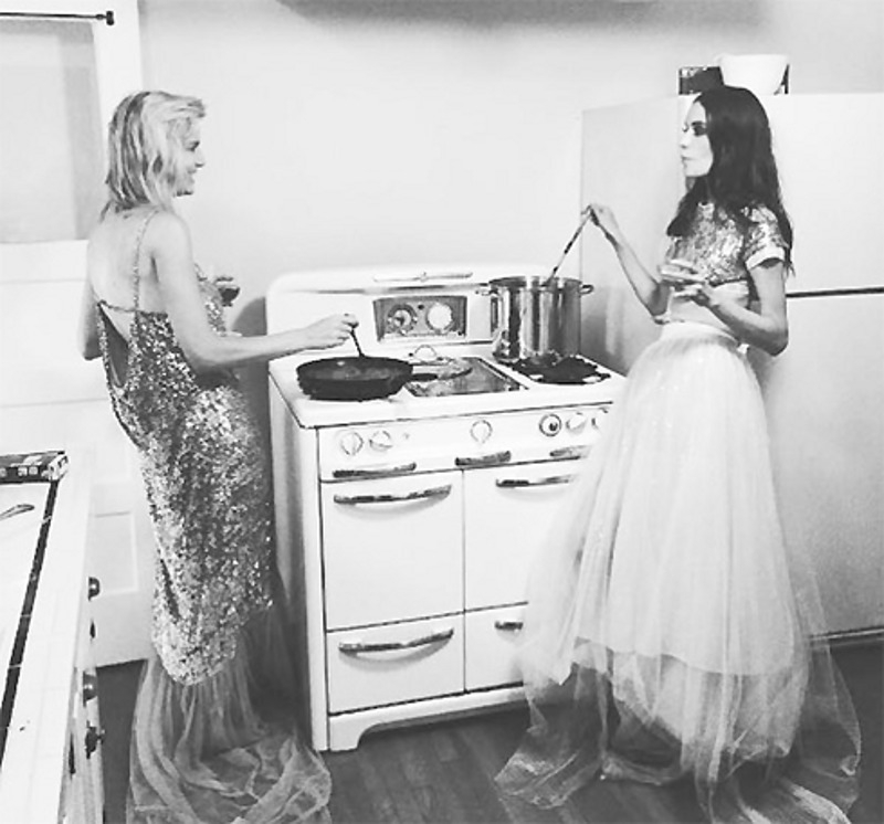 Русские модели Кира Дихтяр и Евгения Кузьмина покажут американцам свою жизнь