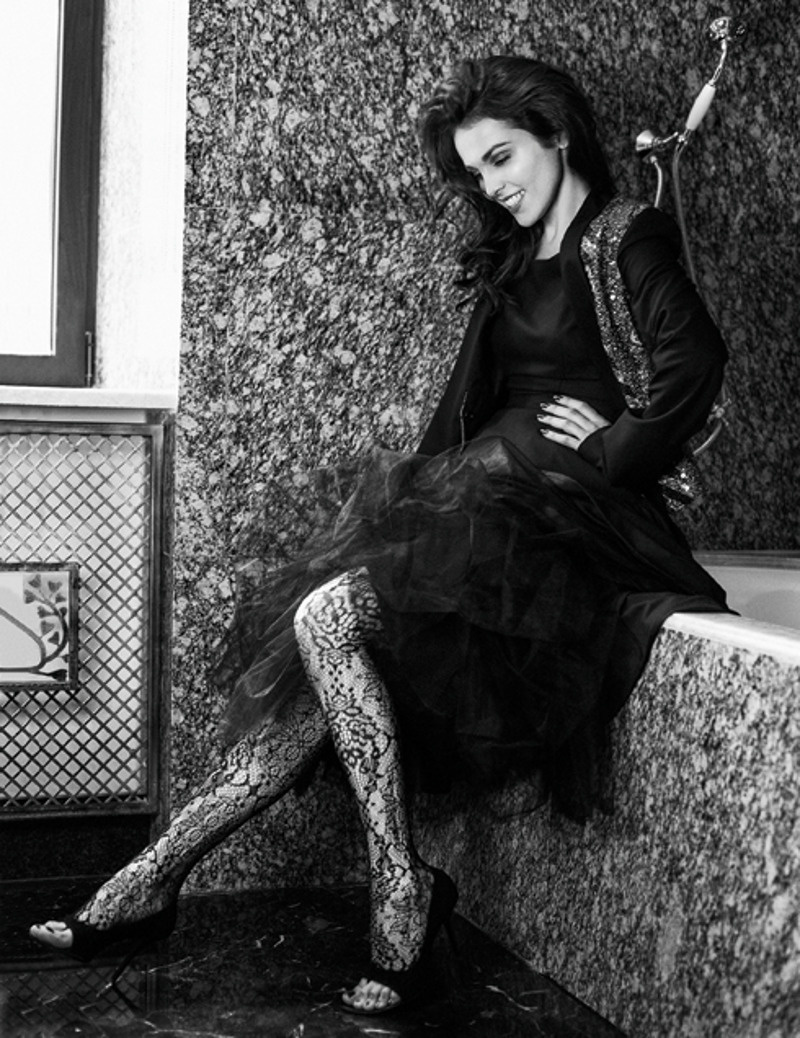 Пиджак, Izeta; платье, divers shop; обувь, собственность артистки