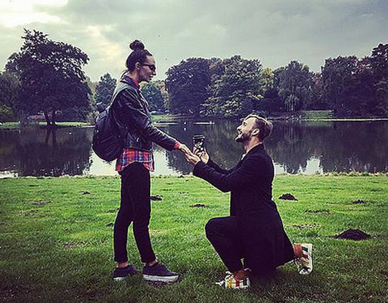 Осенью прошлого года хореограф сделал предложение актрисе