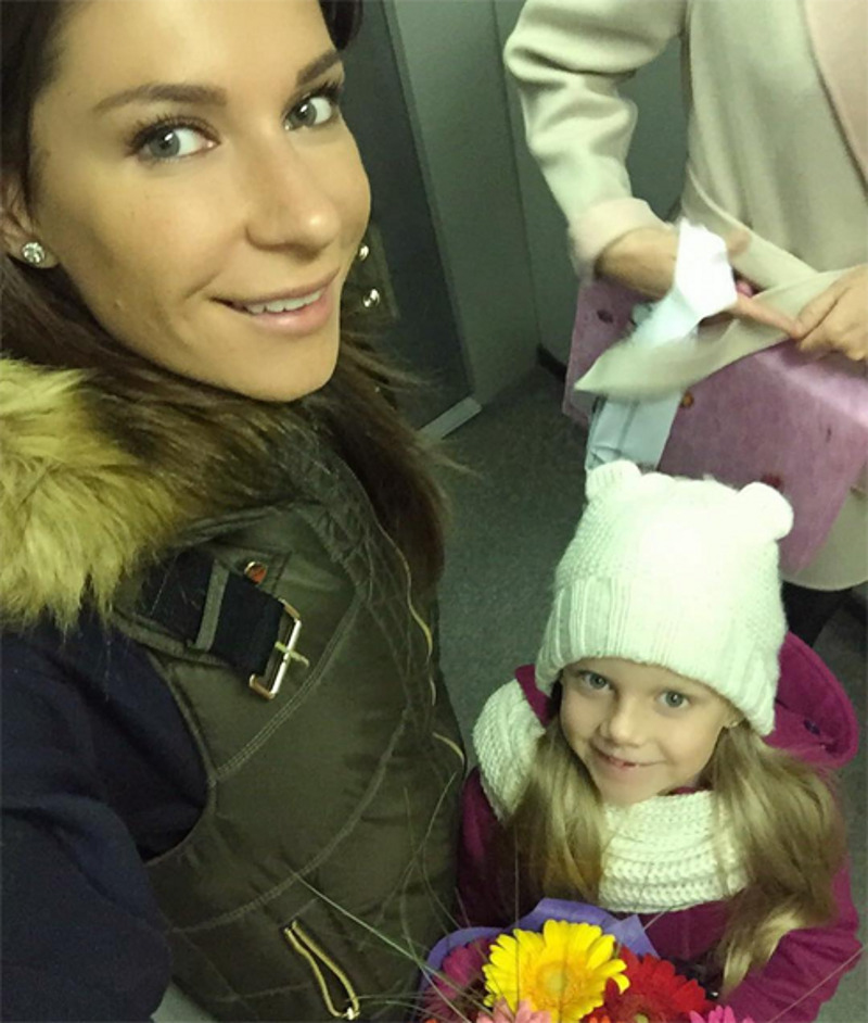 Дочь Екатерины Волковой идет на свои первые учебные занятия