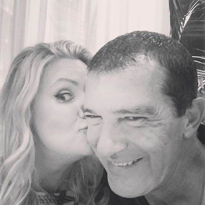 Наталья Шкулева теперь целуется с Антонио Бандерасом