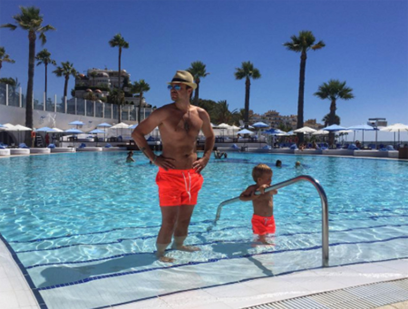 Алексей Чадов на отдыхе с 2-летним Федором