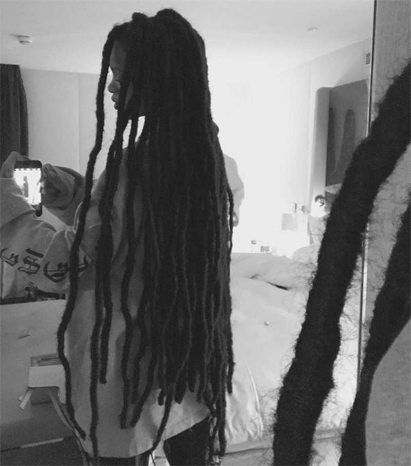 Рианна сделала себе дреды