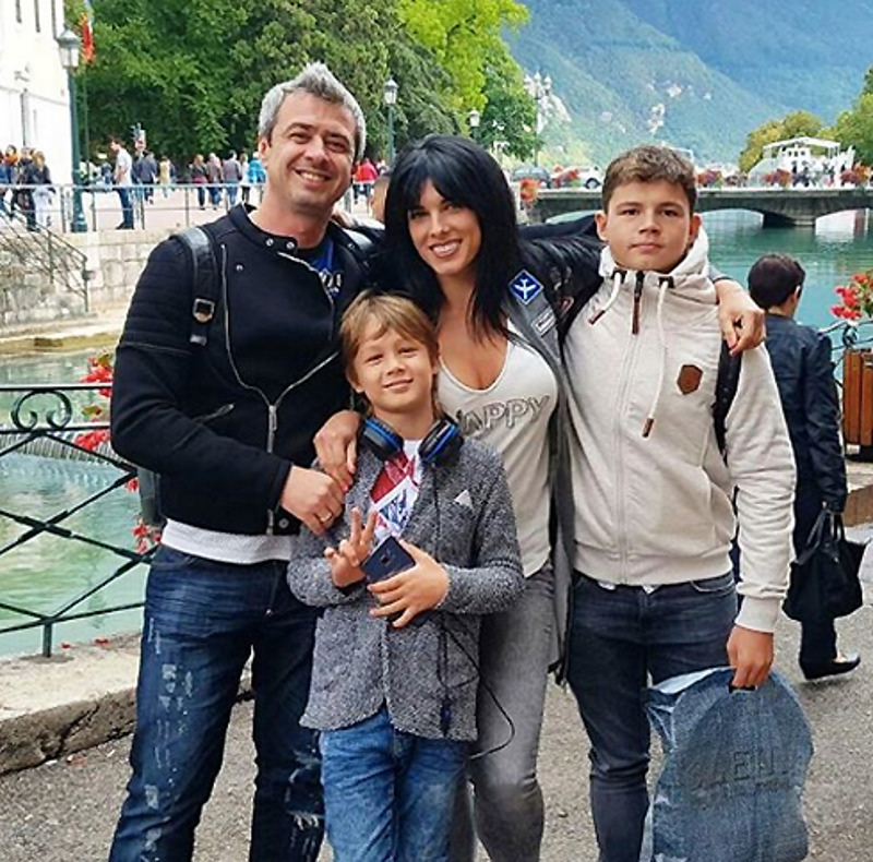 Телеведущая со своей семьей