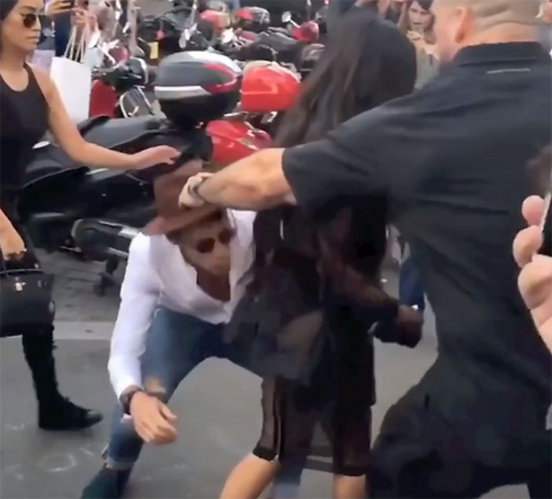 Пранкер Виталий Седюк хотел поцеловать Кардашьян в ягодицы