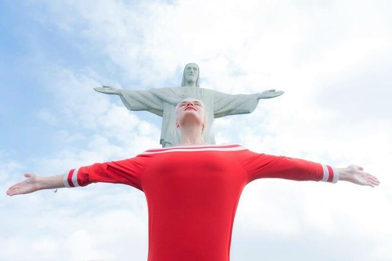 Певица, не6смотря на простуду, старается думать о хорошем