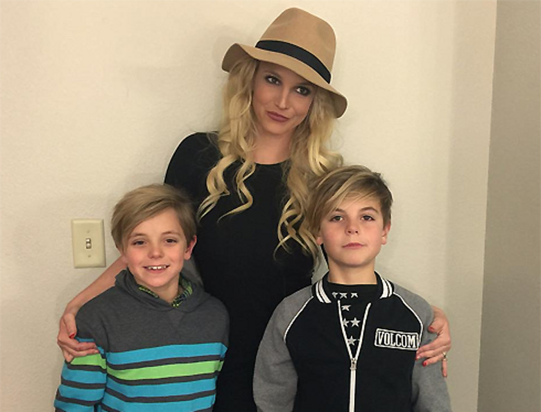 Бритни Спирс с сыновьями