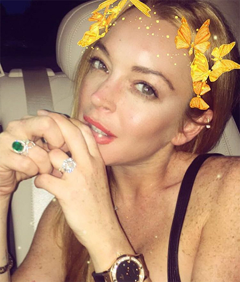 Линдсей Лохан не снимает помолвочное кольцо