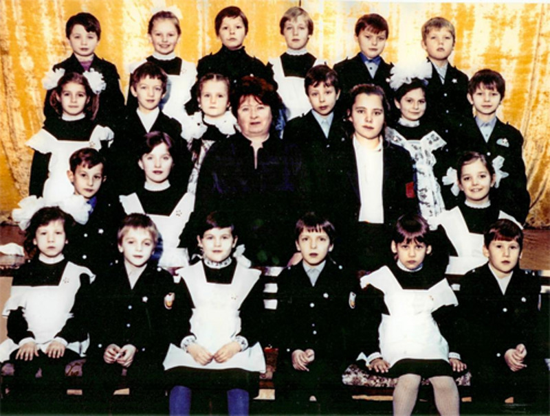 Курникова поделилась снимком из первого класса