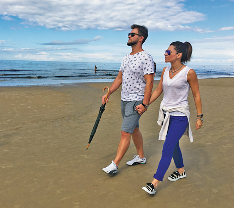 Переменчивая погода не испугала Екатерину и Андрея. Они много гуляли по пляжу и по вечерам чувствовали приятную усталость