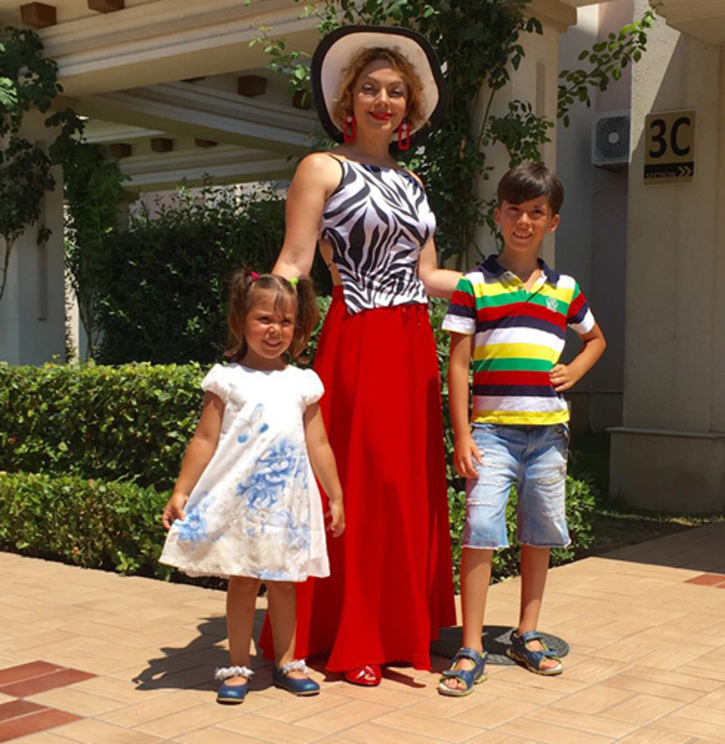 Аннета Орлова с сыном и дочерью