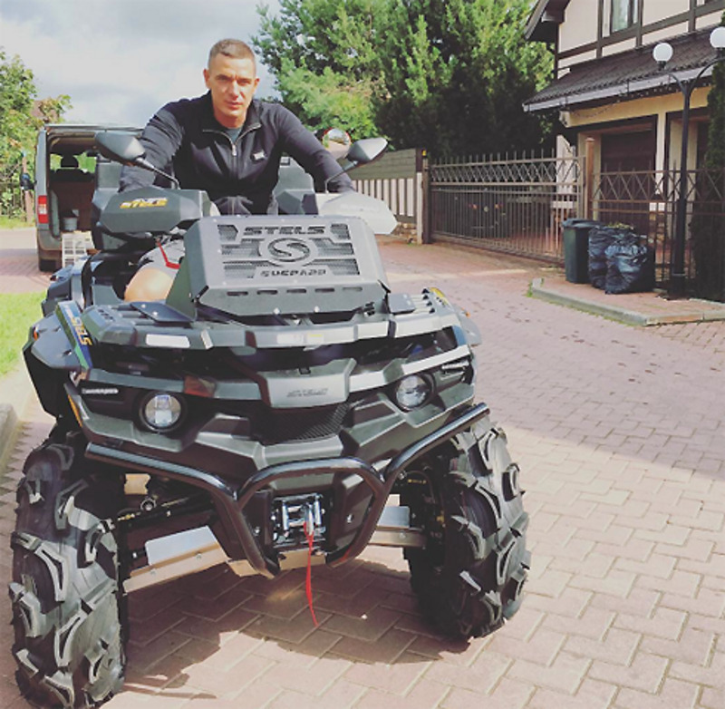 Zimamoscow: «Тот момент когда жена в теме. Спасибо любимая за поздравления и этот мощный подарок»