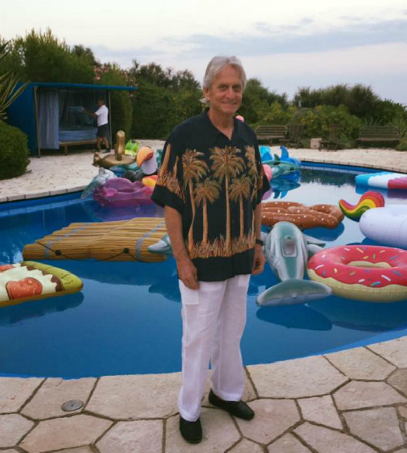 Майкл Дуглас любит, когда игрушек много