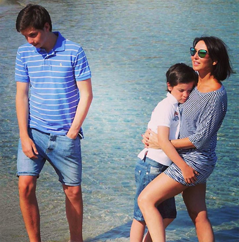 alika_smekhova: «Почему все хорошее быстро заканчивается? Лето до свидания, следующая остановка-осень»