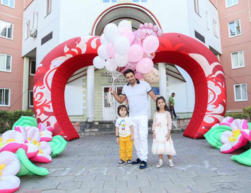 Недавно Александр Бердников забрал из роддома жену, которая подарила ему двойняшек