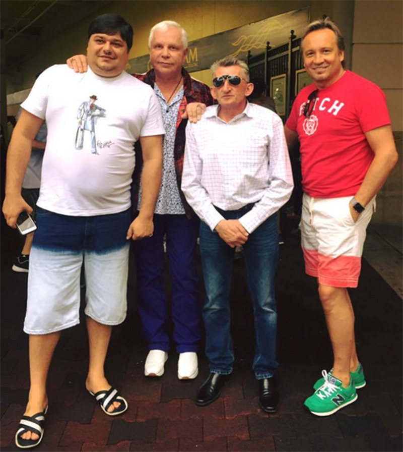 Еще в июне артист был замечен в компании друзей на скачках в относительно добром здравии