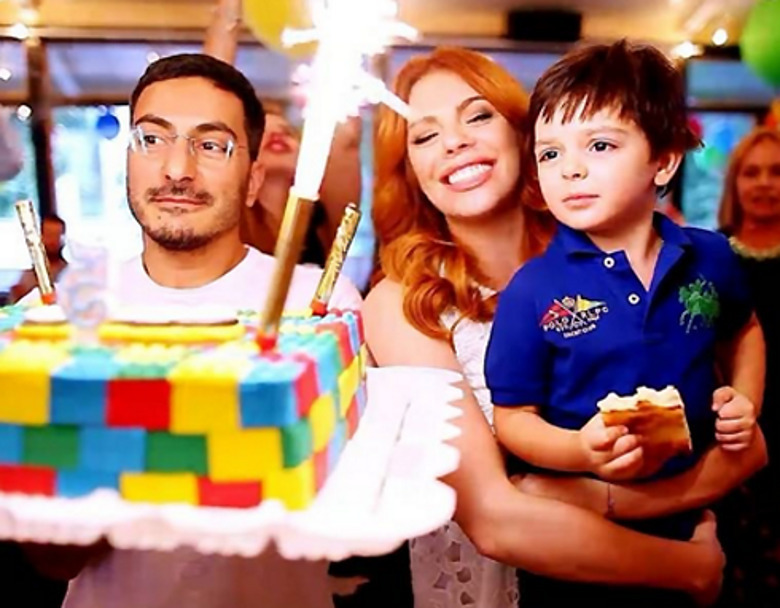 Анастасия Стоцкая, ее супруг Сергей и их пятилетний сын Александр