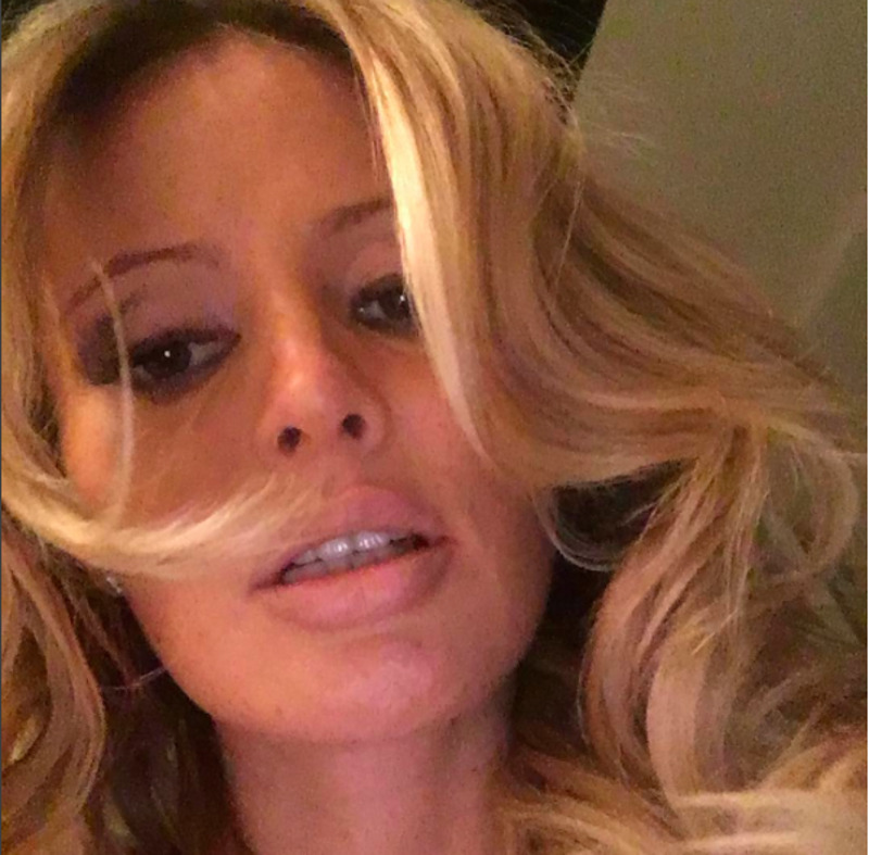 Телеведущая публикует по ночам вот такие фотографии и пишет, что проводит время с женихом