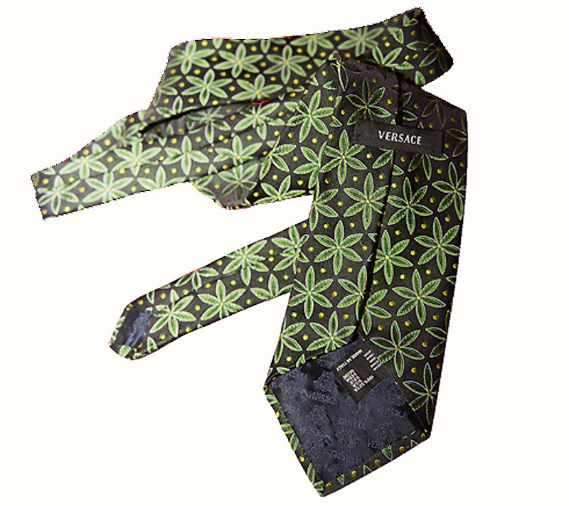 Один из них – провокационной расцветки, с рисунком, похожим на коноплю, – особенно любим