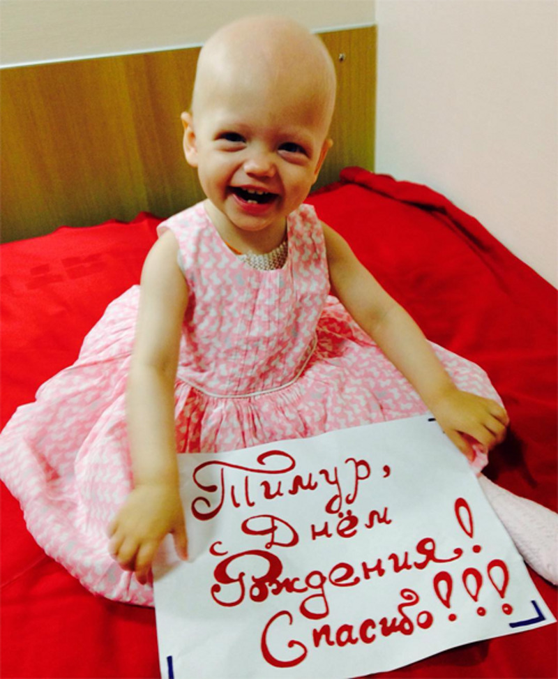 Маленькая Лиза благодарит артиста за помощь