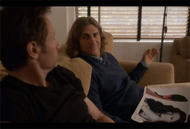 В этом кадре герой держит фотографию русской модели Виктории Снисаренко