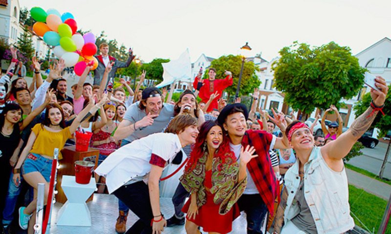 Певица Нюша снялась в клипе с группой MBAND