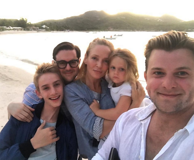 Ума Турман с семьей