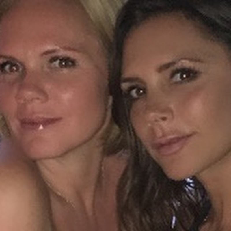 Виктория Бекхэм и ее младшая сестра Луиза Адамс