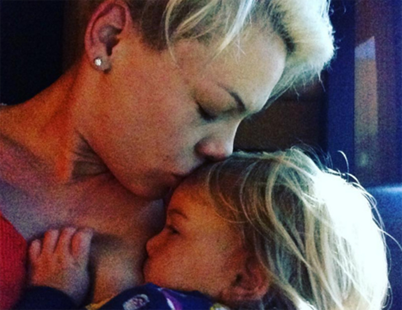 Пинк с дочерью