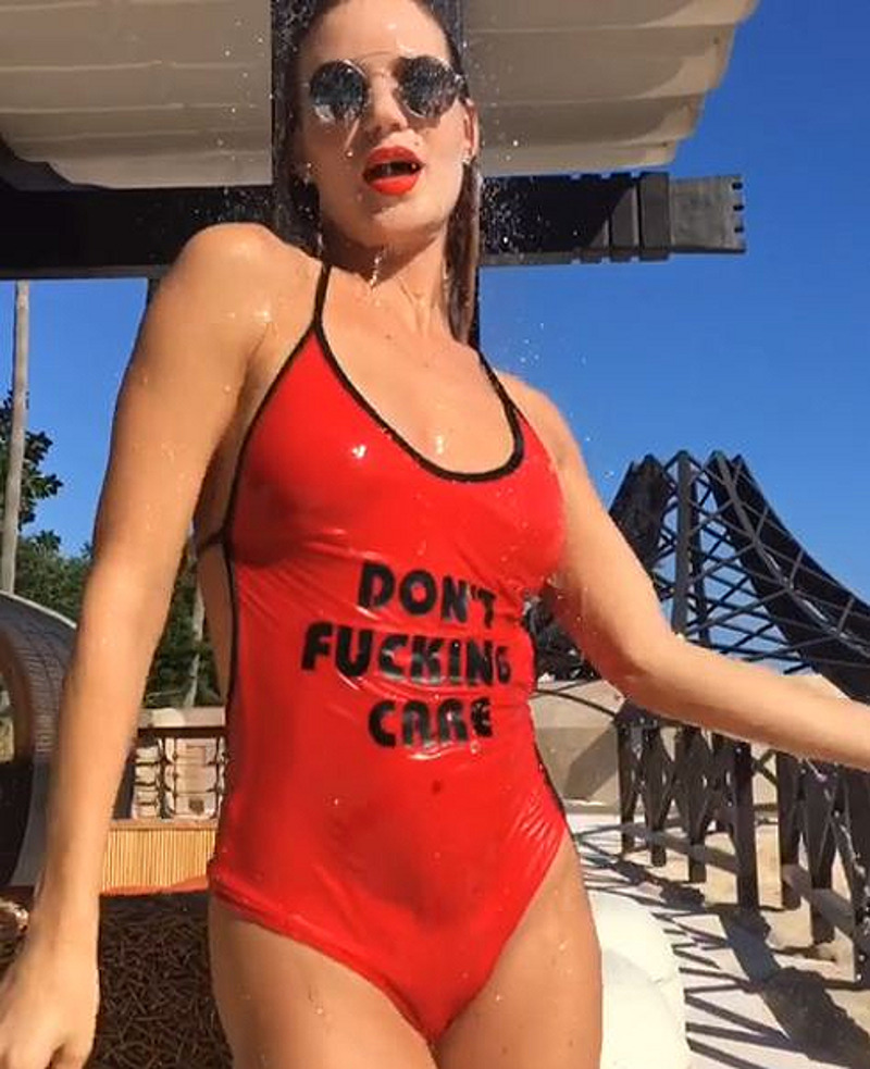 Певица показала, чем занимается в душе