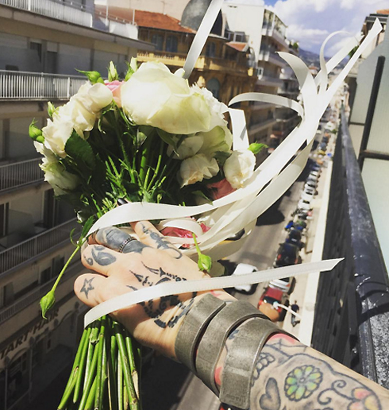 Наргиз Закировала поймала букет невесты на свадьбе Азизы