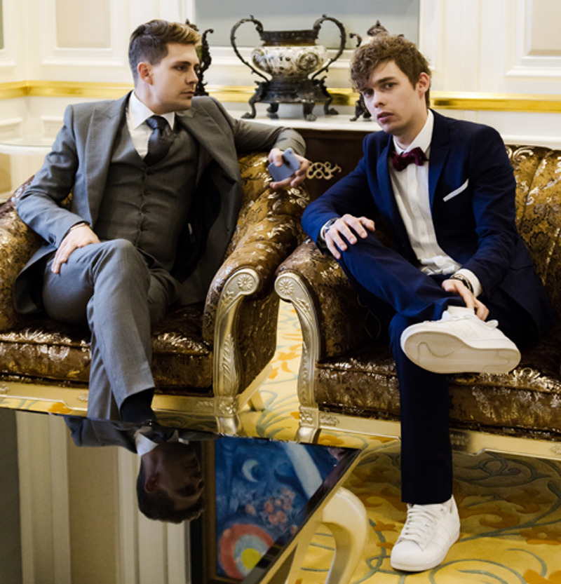 В новом фильме «За гранью» об аферистах со сверх-способностями Аристарх сыграл молодого человека, владеющего телекинезом. Для роли актеру пришлось осветлить волосы и сделать химическую завивку